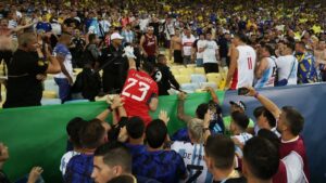 Lee más sobre el artículo FIFA abrió un expediente a Argentina y Brasil por los incidentes en el Maracaná
