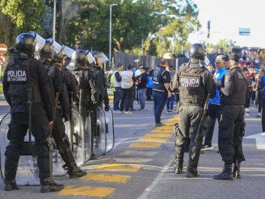En este momento estás viendo Tremendo operativo policial para River vs. Belgrano por los cuartos de final