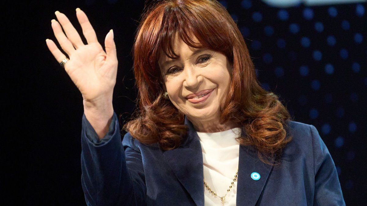 En este momento estás viendo Cristina Kirchner partirá a Italia inmediatamente después del ballotage