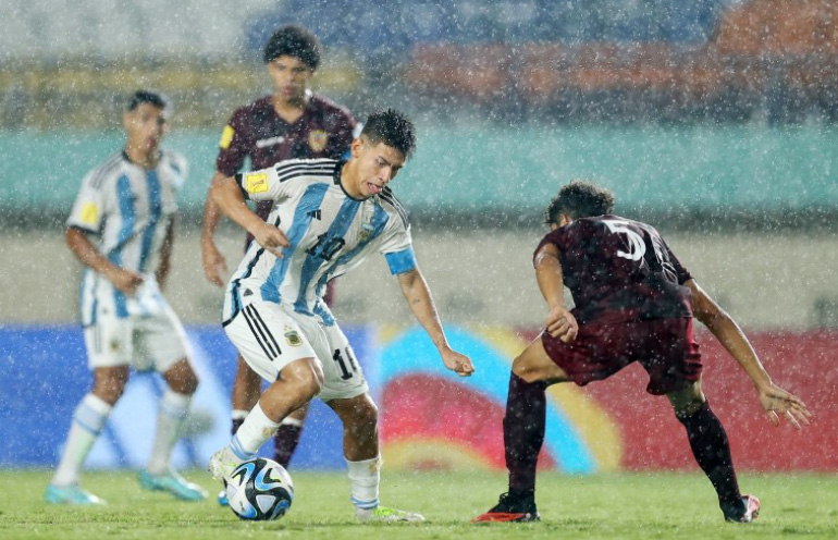 Lee más sobre el artículo La Selección Sub 17 goleó a Venezuela y se metió en cuartos de final del Mundial