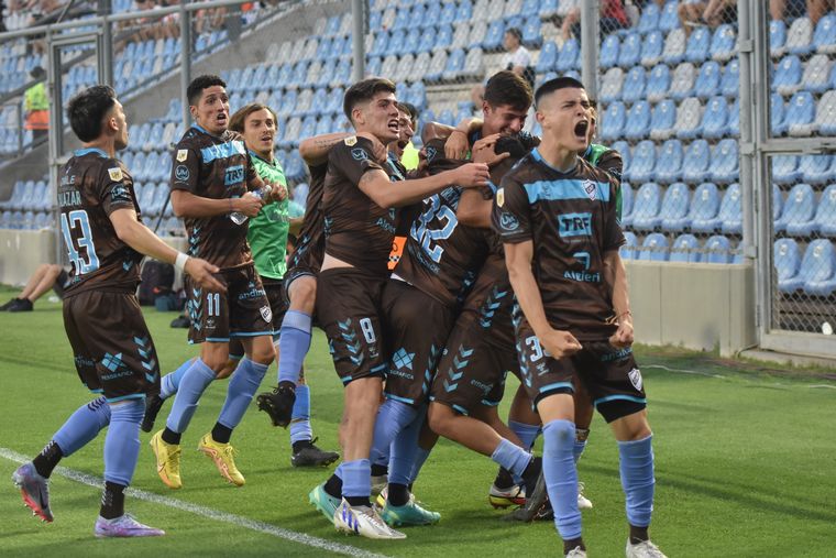 Platense venció a Huracán por penales y avanzó a semis de la Copa de la Liga