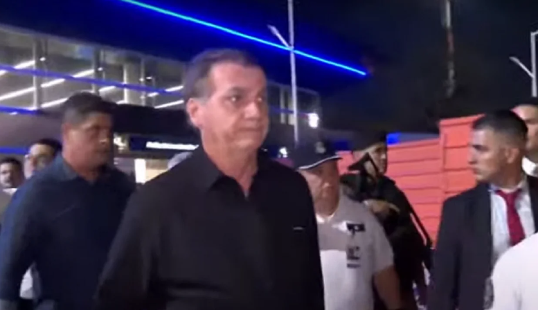 Lee más sobre el artículo Jair Bolsonaro llegó a la Argentina para asistir a la asunción de Javier Milei