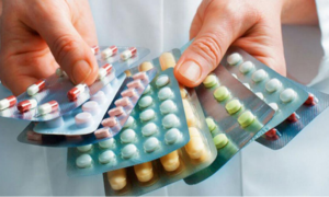 Lee más sobre el artículo Entidades farmacéuticas advierten que el DNU pone en riesgo la salud y el funcionamiento de las farmacias