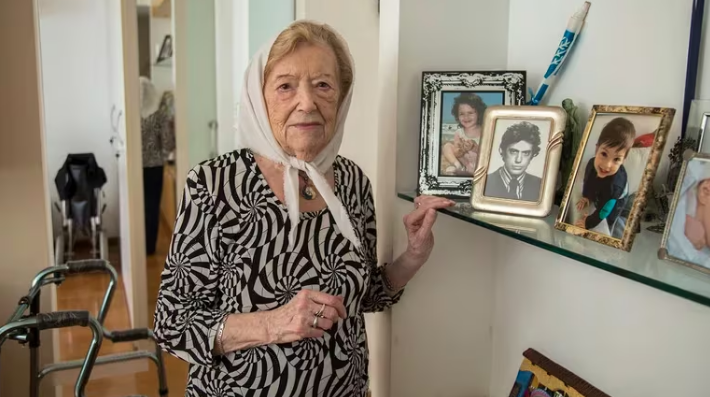 En este momento estás viendo Murió Sara Rus, la Madre de Plaza de Mayo que sobrevivió al campo de concentración en Auschwitz