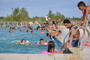 Lee más sobre el artículo Difunden los horarios de apertura del natatorio municipal durante el fin de semana