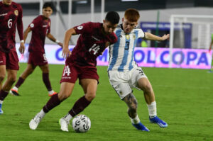 Lee más sobre el artículo Con polémica, la Selección argentina empató con Venezuela en el primer partido de la Fase Final del Preolímpico