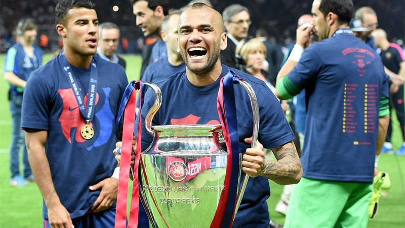 En este momento estás viendo «Borrado de la historia»: Barcelona sacó a Dani Alves de su lista de leyendas