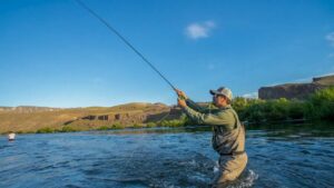 Lee más sobre el artículo Pesca deportiva en Río Negro: dónde se puede y cuáles son los requisitos