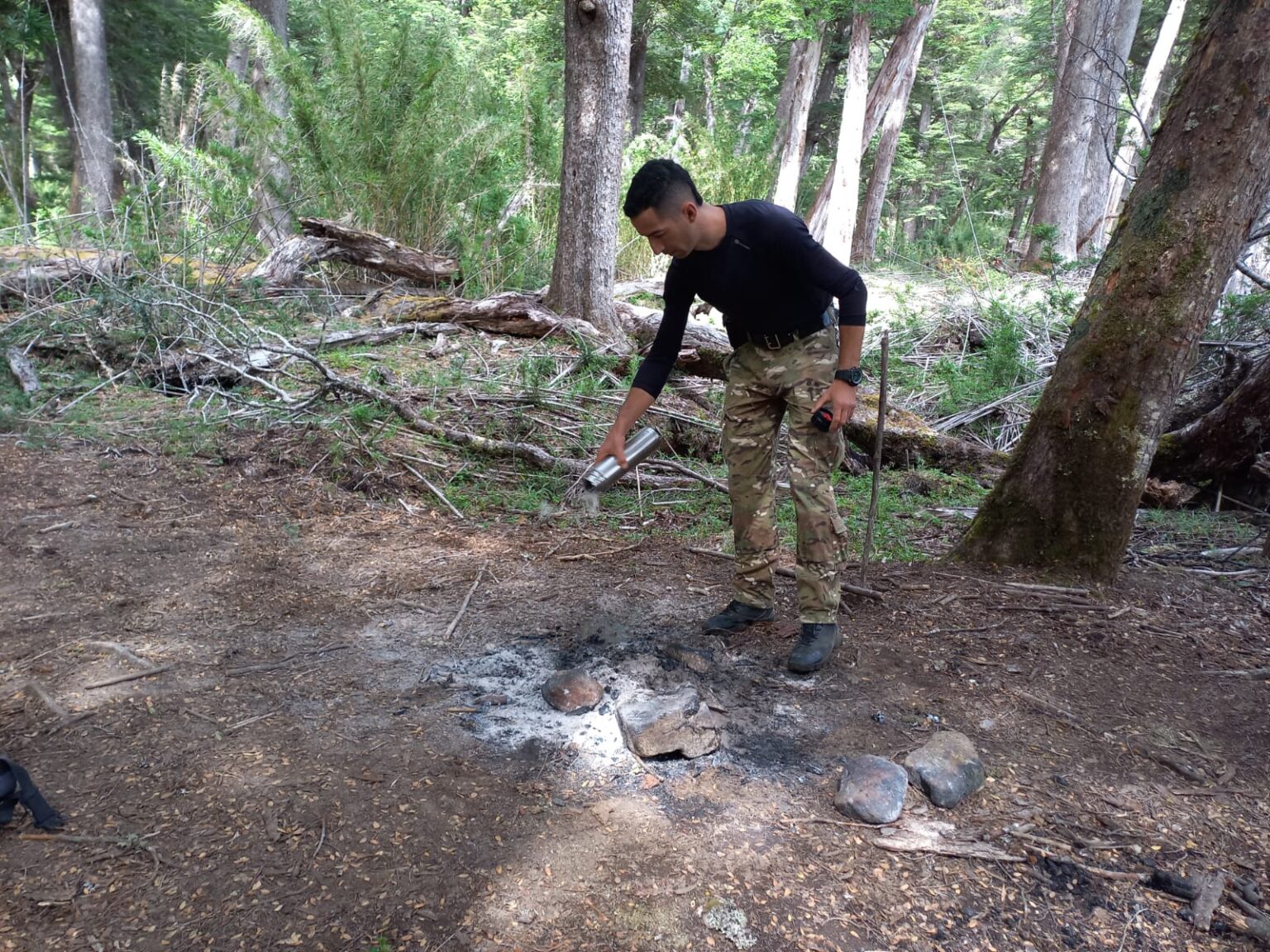En este momento estás viendo El Bolsón: lo encontraron haciendo fogones en Lago Soberanía