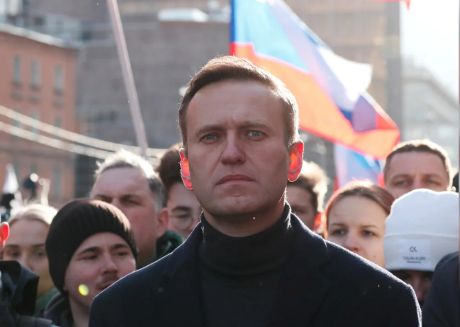 Lee más sobre el artículo Conmoción en Rusia por la muerte de Alexei Navalny, el máximo opositor a Putin