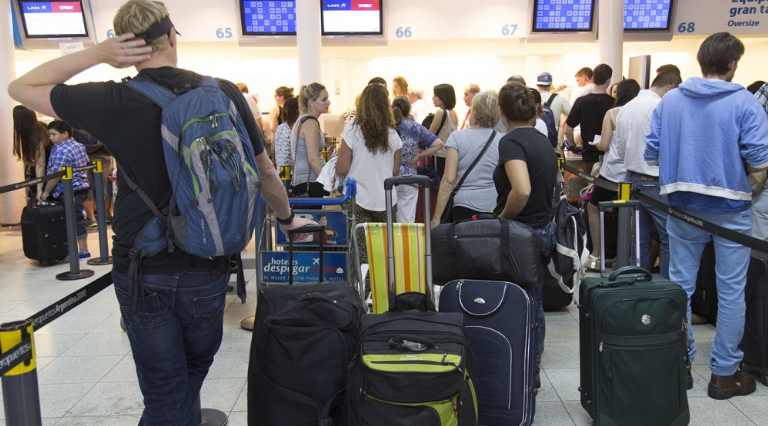 Lee más sobre el artículo Rige el paro de aeronáuticos: cómo funcionarán los aeropuertos y qué pasa con los vuelos