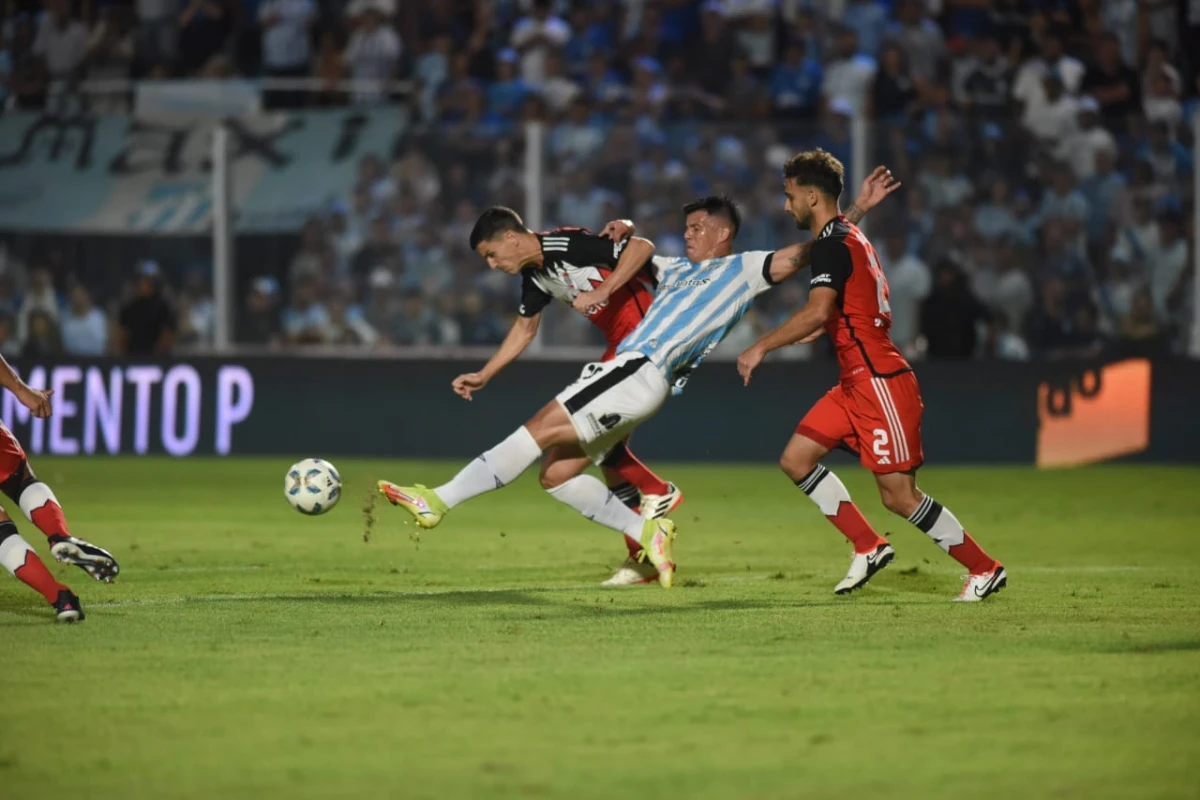 En este momento estás viendo River rescató un punto ante Atlético Tucumán