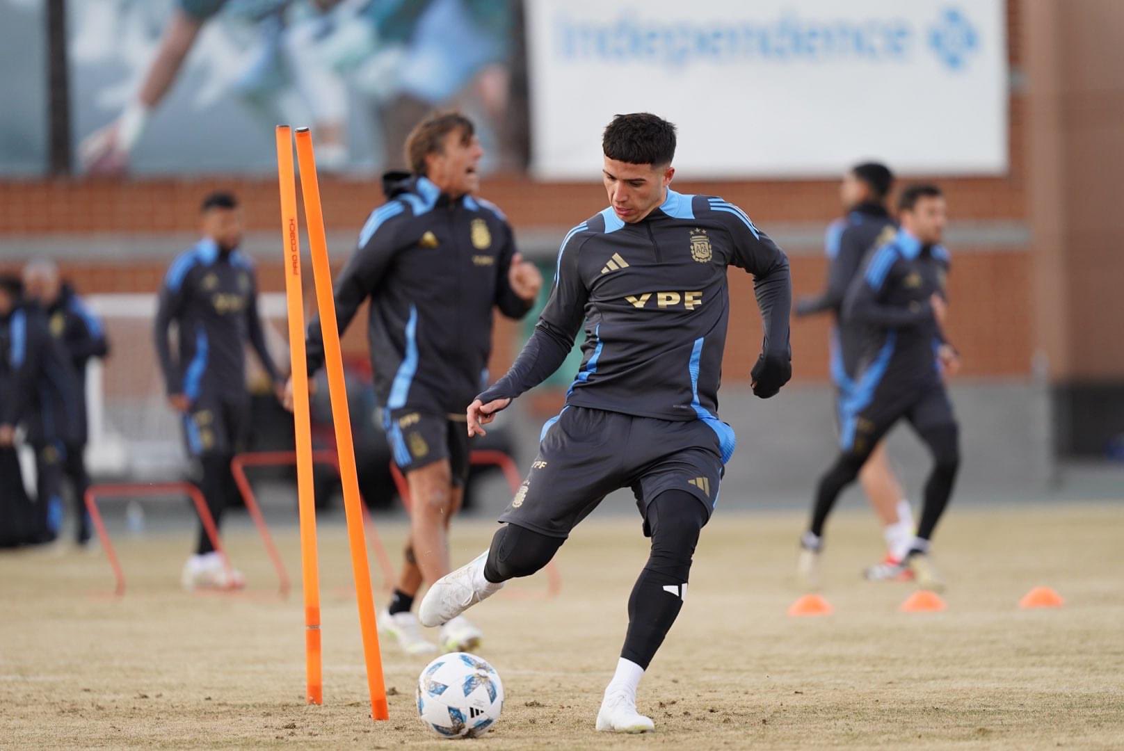 En este momento estás viendo Con el plantel completo, Scaloni analiza la probable formación ante Ecuador