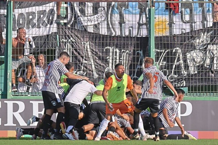 En este momento estás viendo El Porvenir eliminó a Lanús y sacudió la Copa Argentina