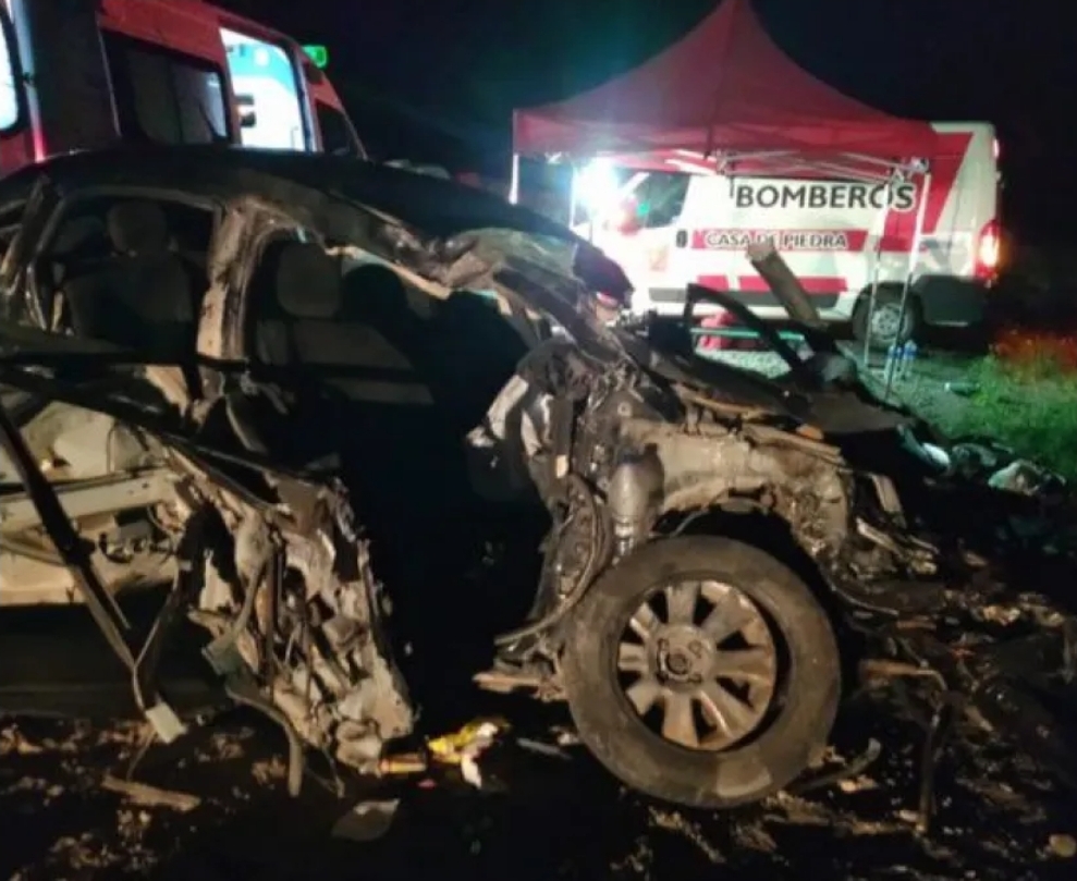 En este momento estás viendo Cuatro fallecidos en un grave accidente cerca de Casa de Piedra