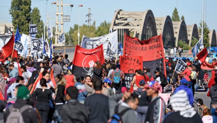 Lee más sobre el artículo La semana inicia con protestas en la zona de los puentes interprovinciales