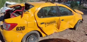 Lee más sobre el artículo Robaron un taxi en Neuquén y lo volcaron en Cipolletti