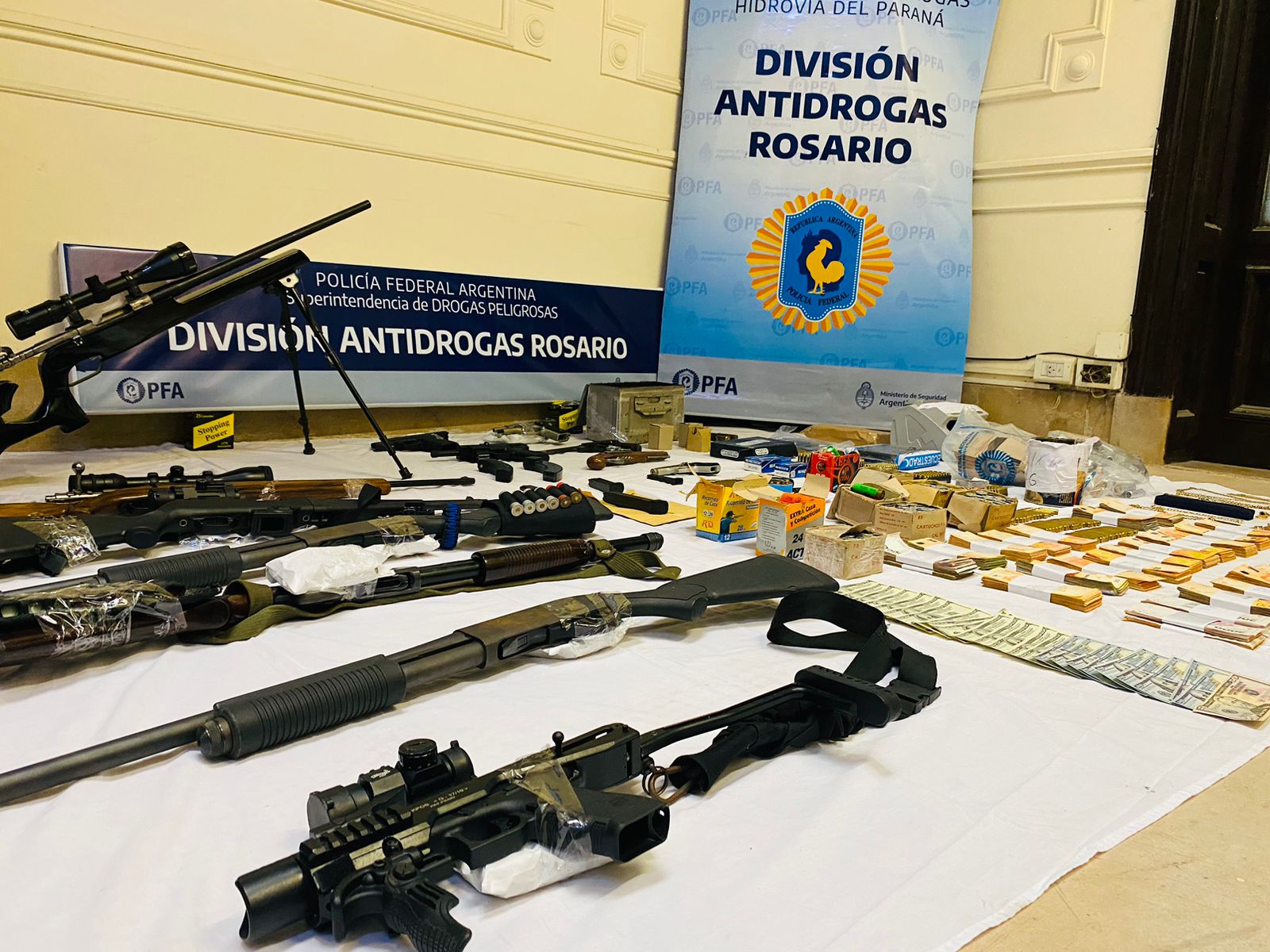 Lee más sobre el artículo Desbaratan arsenal de fusiles de alto alcance en Rosario
