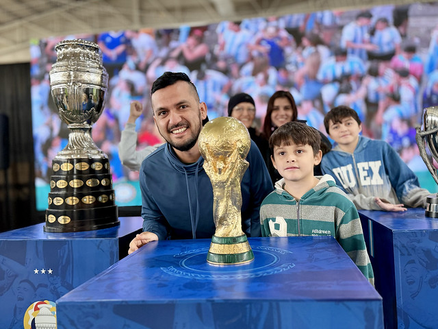 En este momento estás viendo La «Copa del mundo» ya se exhibe en el Estadio de Cipolletti