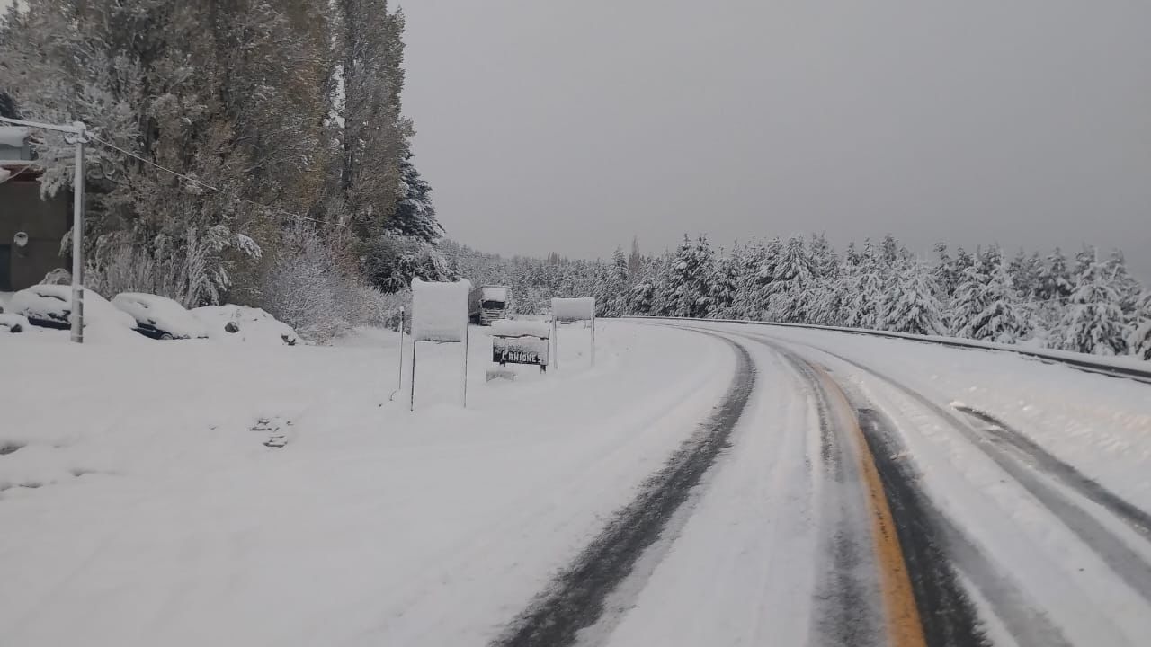 Lee más sobre el artículo Cierre preventivo para todo tipo de vehículos entre Bariloche y El Bolsón