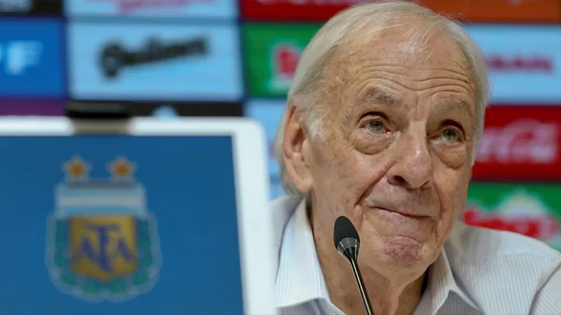 En este momento estás viendo César Luis Menotti será despedido este martes en el predio de la AFA