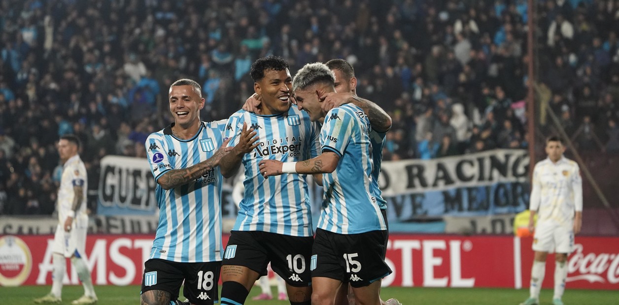 En este momento estás viendo Racing goleó 3-0 a Sportivo Luqueño y se clasificó a los octavos de final de la Copa Sudamericana