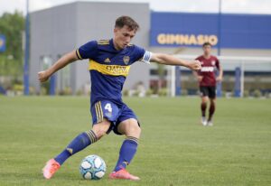 Lee más sobre el artículo El cipoleño Tiago Simoni ya entrena en la Primera de Boca tras la lesión de Luis Advíncula