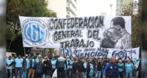 Lee más sobre el artículo Marcha por el Día del Trabajador: comenzó la concentración de sindicatos y organizaciones sociales