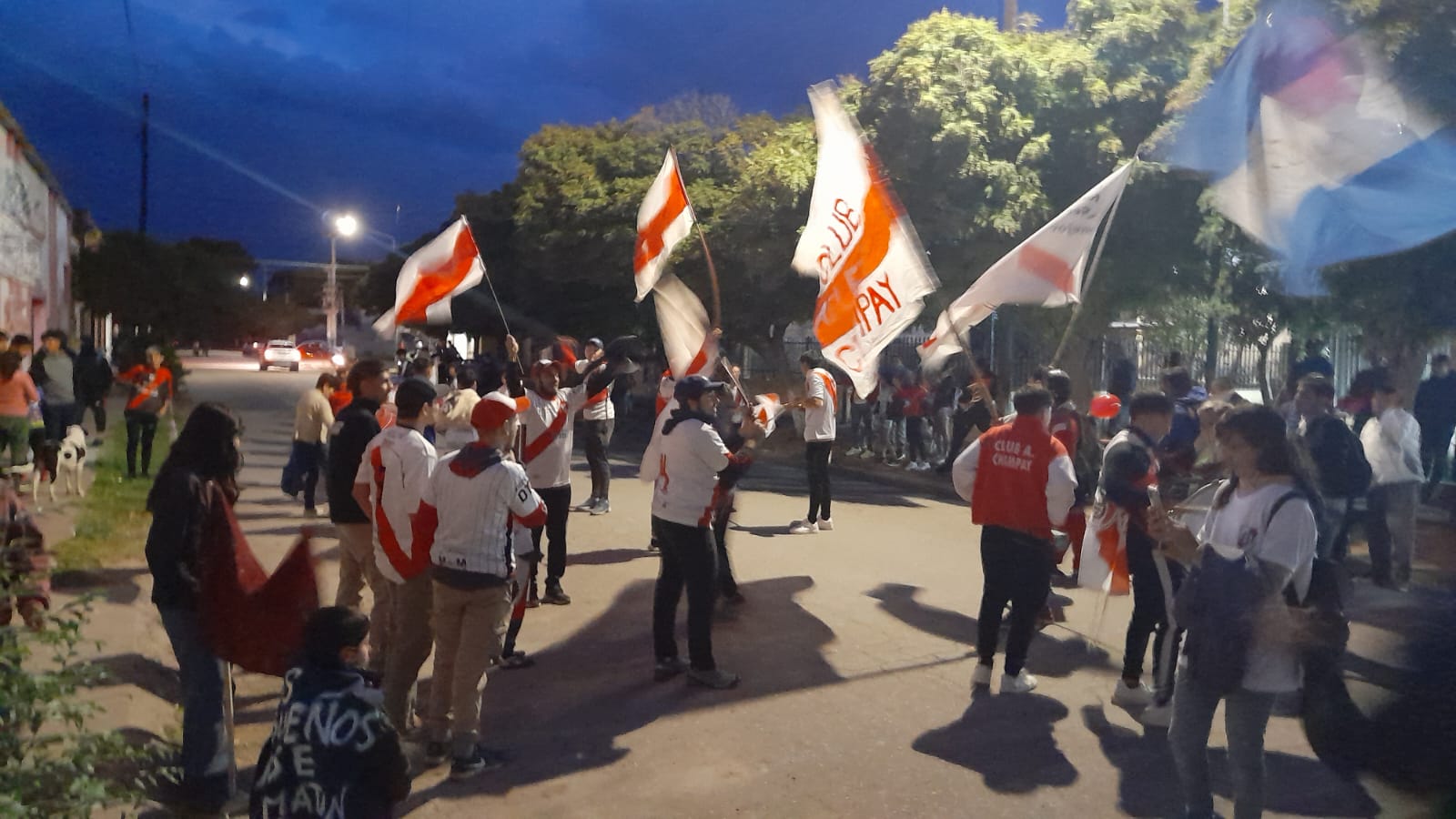 Lee más sobre el artículo Weretilneck asegura el futuro de clubes deportivos históricos en Río Negro