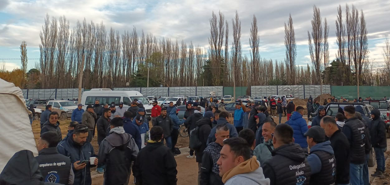 En este momento estás viendo Multitudinaria despedida de Guillermo Pereyra en Centenario