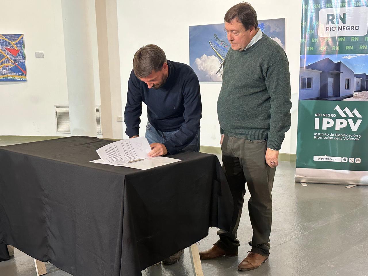 En este momento estás viendo Cipolletti: nuevas luminarias LED para la rotonda Tercer Puente