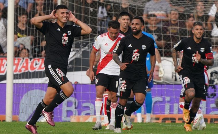 En este momento estás viendo Batacazo: Riestra venció a River 2 a 0