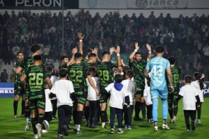 Lee más sobre el artículo Estudiantes perdió con Sarmiento 2 a 0 y llegó a cinco partidos sin ganar