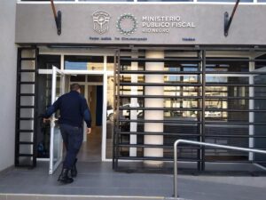 Lee más sobre el artículo Piden 8 años de prisión a un hombre que reconoció haber abusado de su nieta en Viedma