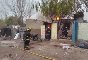 Lee más sobre el artículo Tragedia: tres niños pierden la vida en un incendio en General Roca