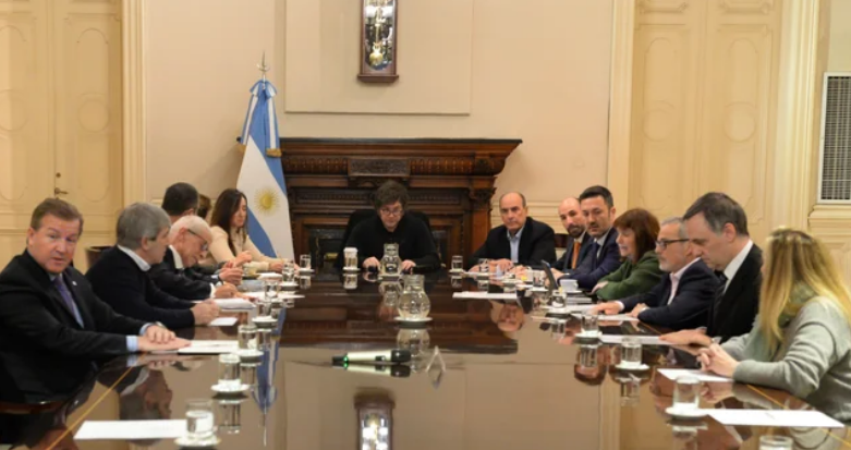 En este momento estás viendo Pettovello ausente en la reunión de Gabinete en día de rumores