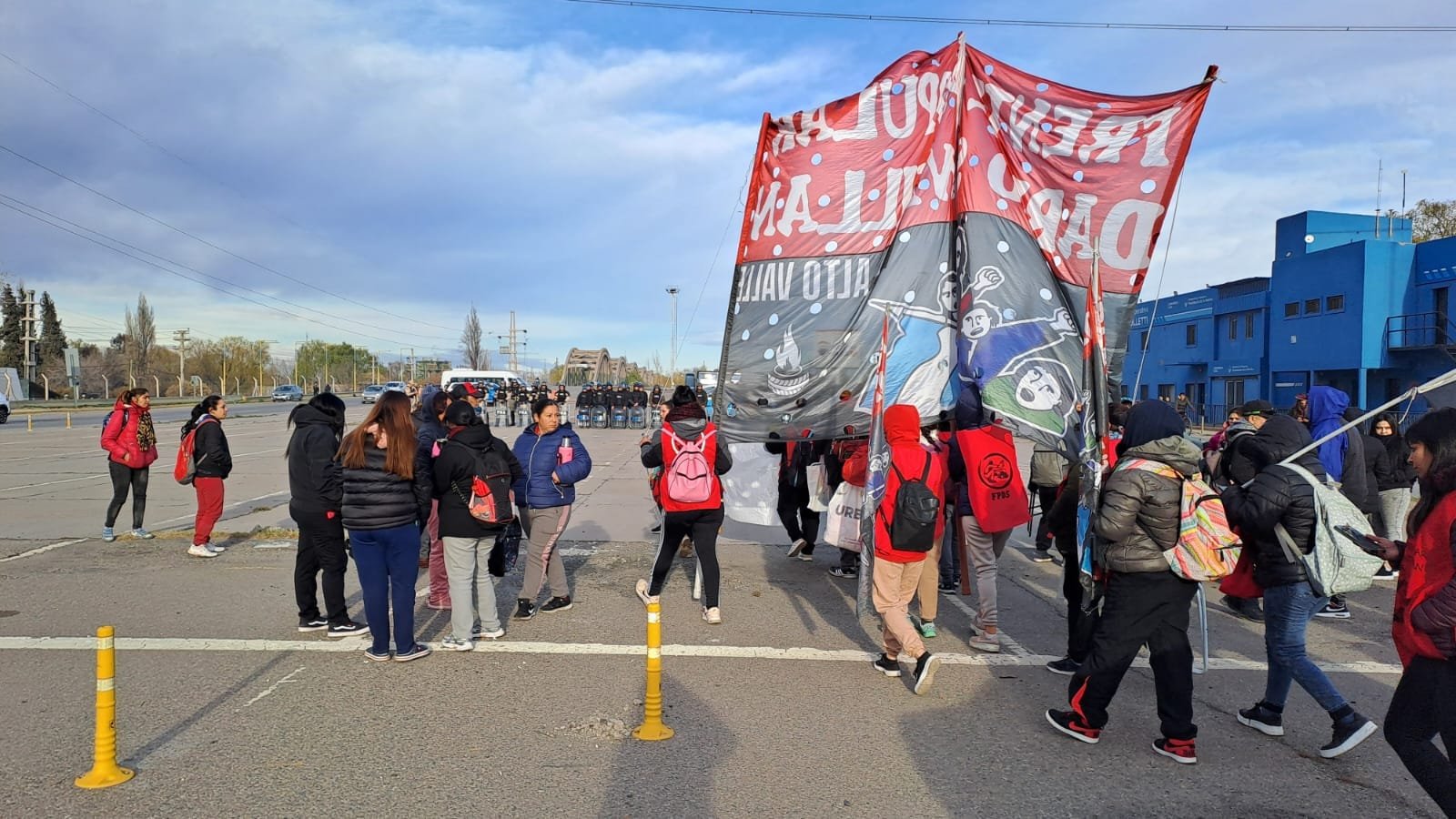 En este momento estás viendo Cortes de ruta: organizaciones sociales se manifiestan en la zona de puentes