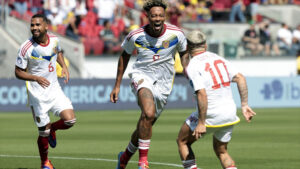 Lee más sobre el artículo Venezuela dio el golpe y le ganó 2 a 1 a Ecuador en el debut de la Copa América