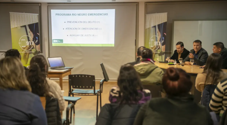 En este momento estás viendo La Provincia capacitó a operadores del 911 en Viedma