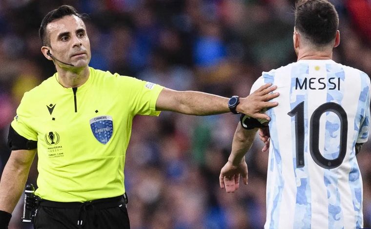 En este momento estás viendo Conmebol designó el árbitro para la semifinal entre Argentina y Canadá