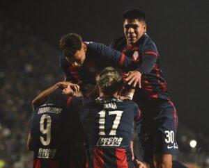 Lee más sobre el artículo San Lorenzo derrotó a Gimnasia 1 a 0 y logró su primer triunfo en la Liga Profesional