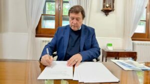 Lee más sobre el artículo El Gobernador Weretilneck firmó su último decreto en formato papel