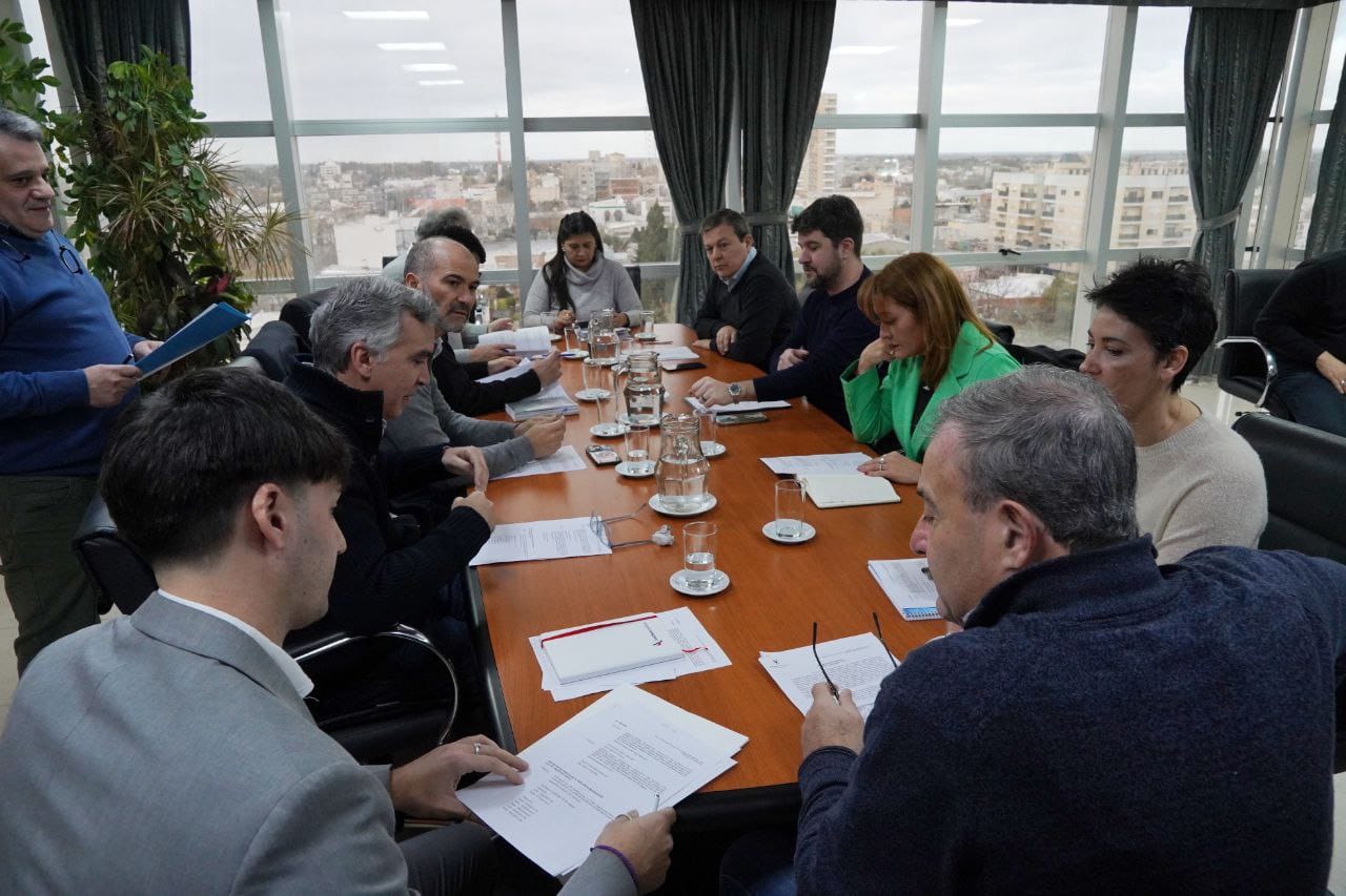 En este momento estás viendo Concesiones petroleras y adhesión al RIGI llegan al recinto legislativo