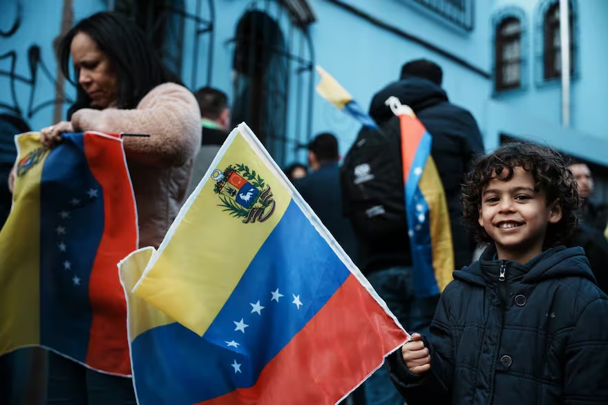 Lee más sobre el artículo Elecciones en Venezuela: cientos de venezolanos votan en la embajada de Buenos Aires