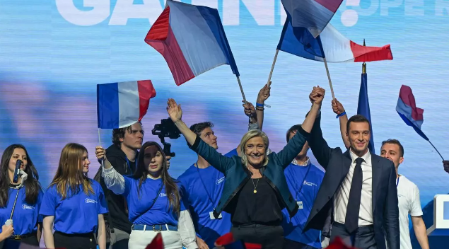 Lee más sobre el artículo Cambio de época en Francia: la ultraderecha consolida su avance