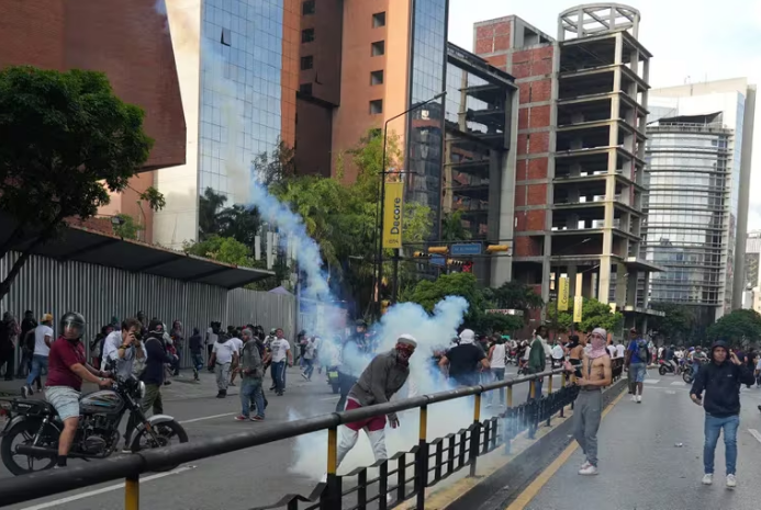 En este momento estás viendo Cuatro muertos, 46 detenidos y decenas de heridos durante las protestas en Venezuela