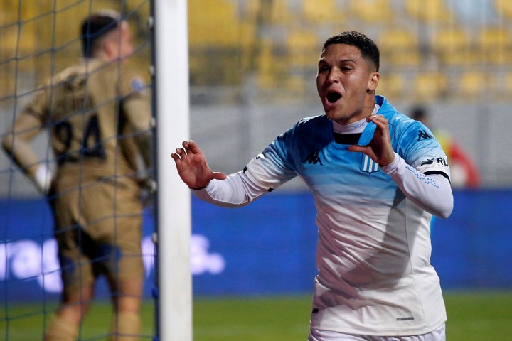 En este momento estás viendo Sudamericana: Racing derrotó 2-0 a Huachipato en Chile y sacó una buena ventaja en la ida de los octavos