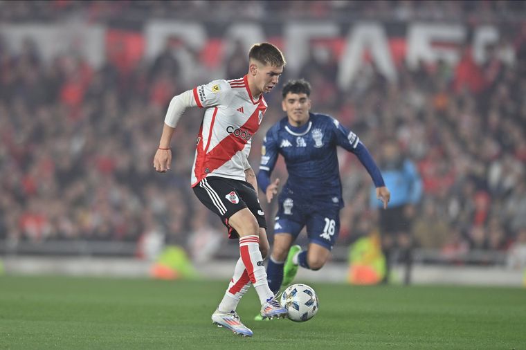 En este momento estás viendo El nuevo ciclo de Gallardo en River arrancó con un empate ante Huracán