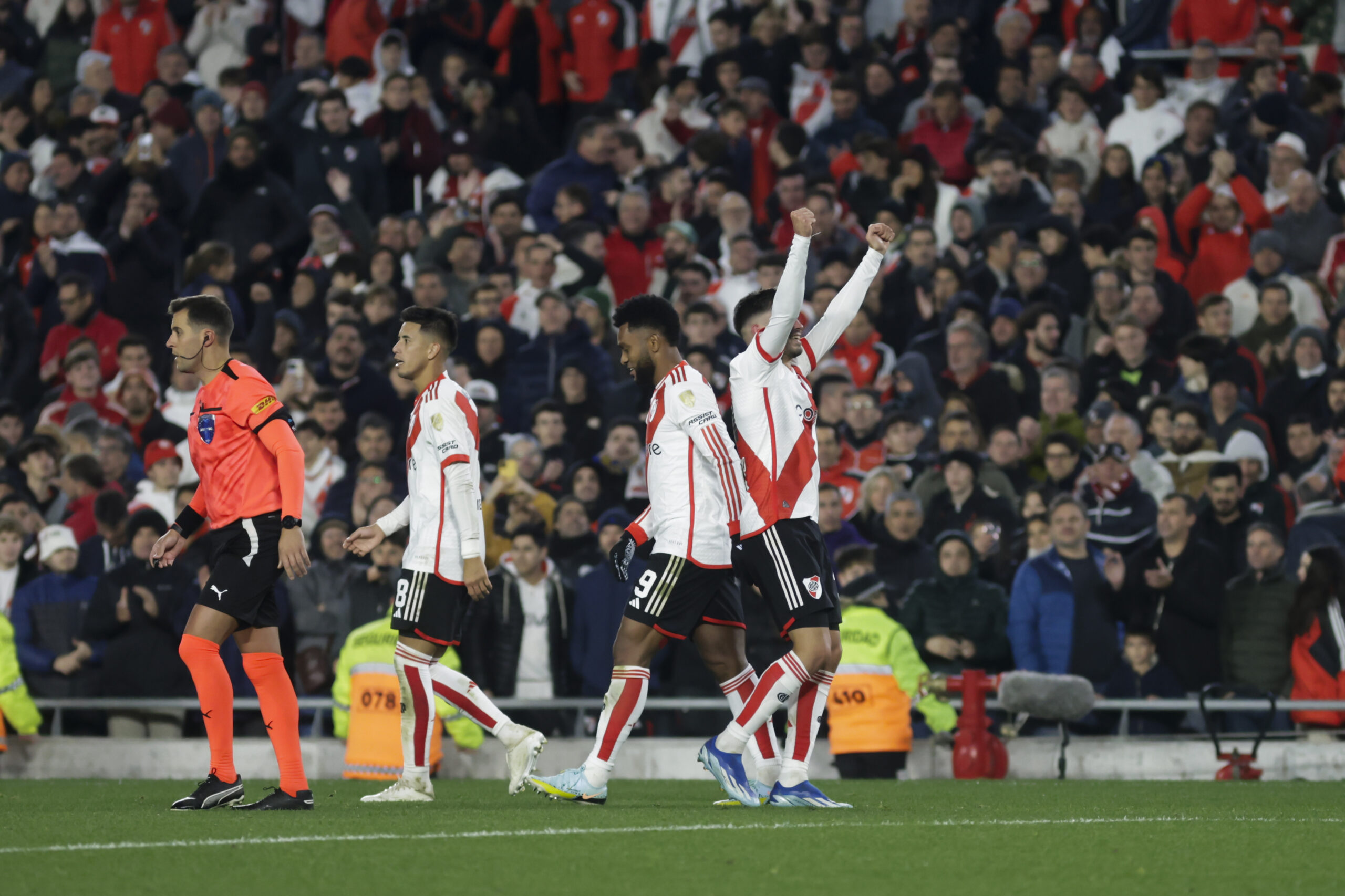 En este momento estás viendo River le ganó a Talleres en el Monumental y jugará cuartos de final