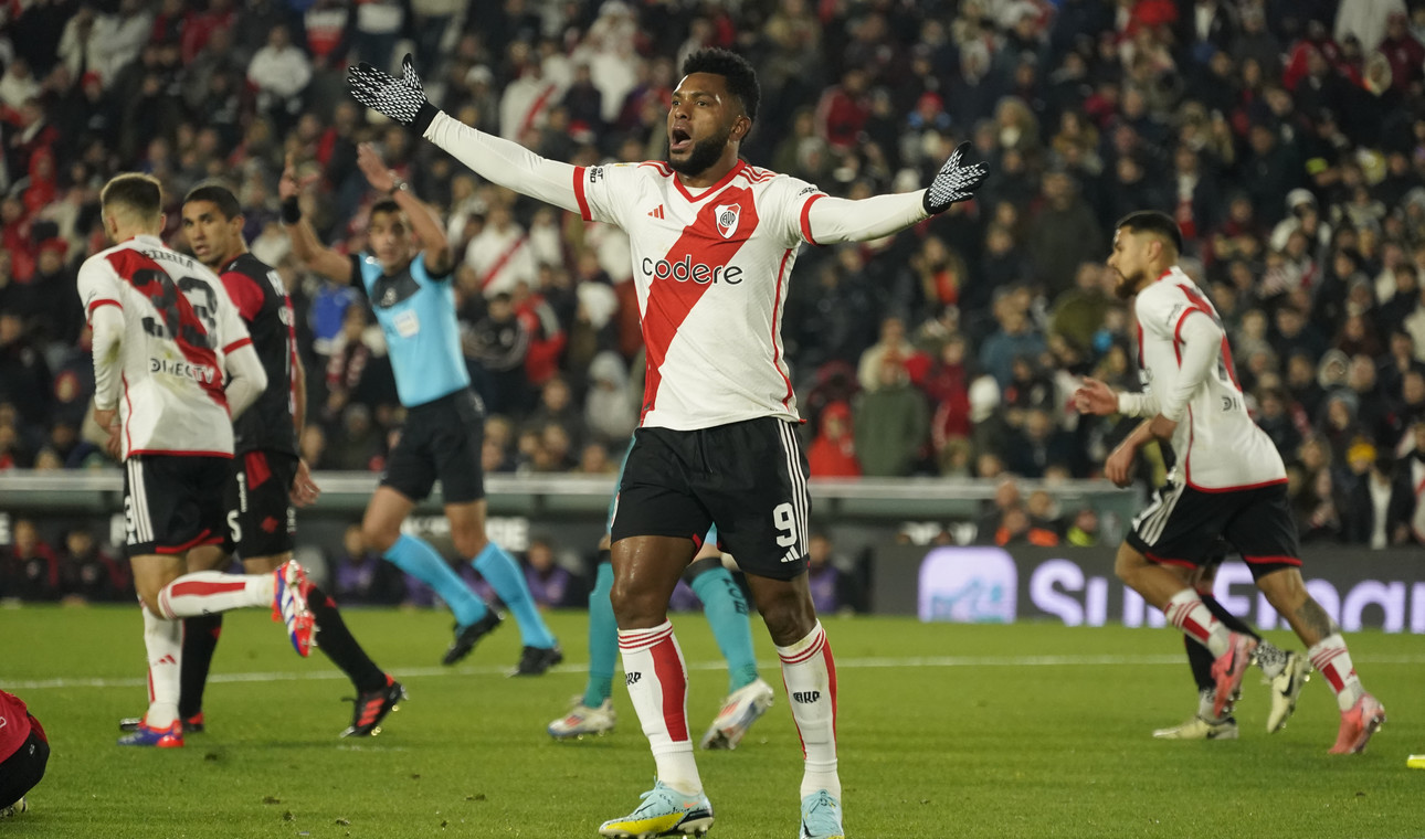 En este momento estás viendo River empató sin goles con Newell’s y no pudo acercarse al lote de arriba